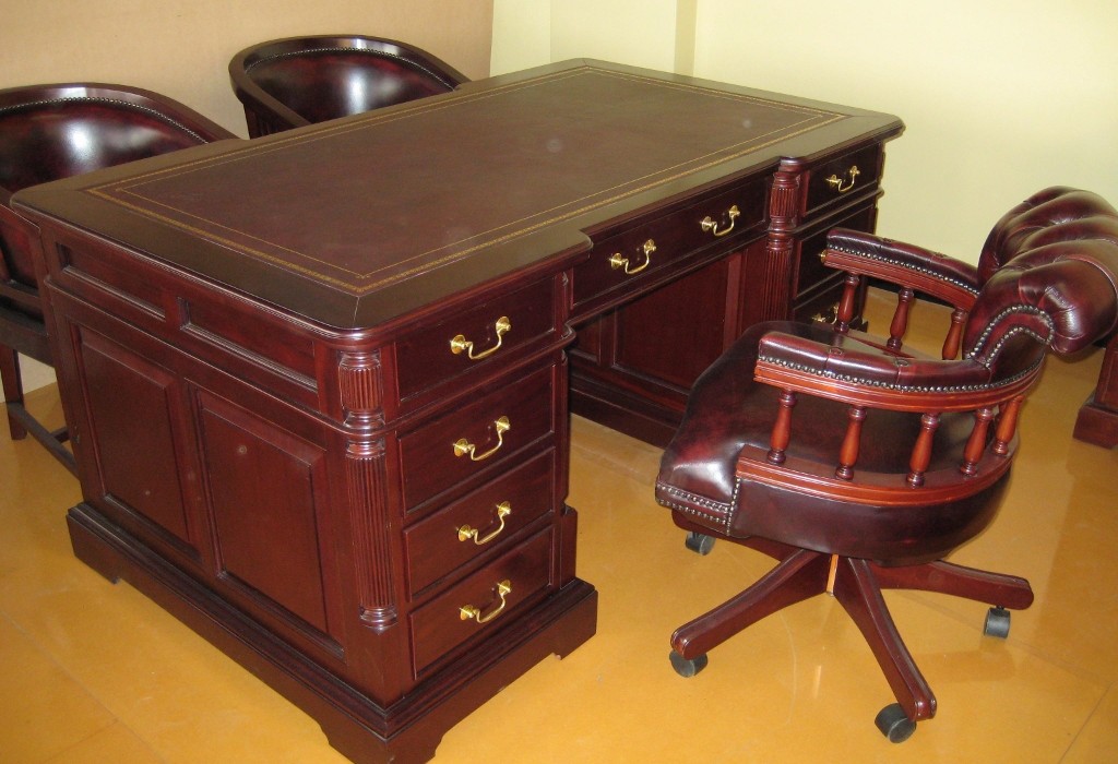 Partners desk2 (1024×768)